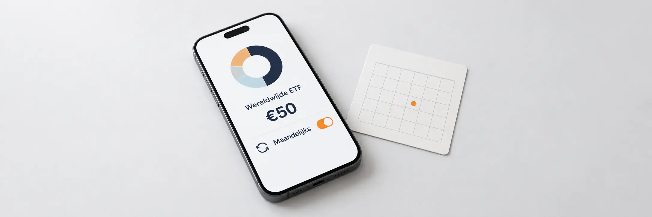 Smartphone met een ETF-app die maandelijks beleggen voor beginners toont.